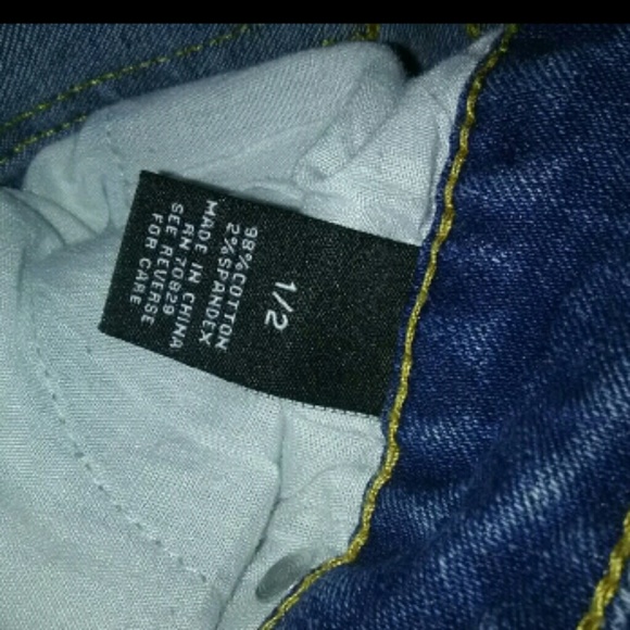 SOLD Ripped Capris - Picture 4 of 4